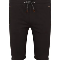 Mustat collegeshortsit